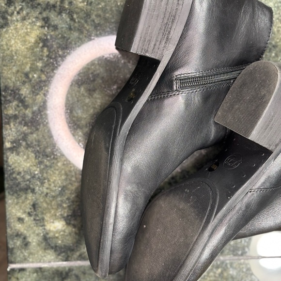 Lucky Brand Black Ankle Booties Sleek Design - Picture 5 of 7